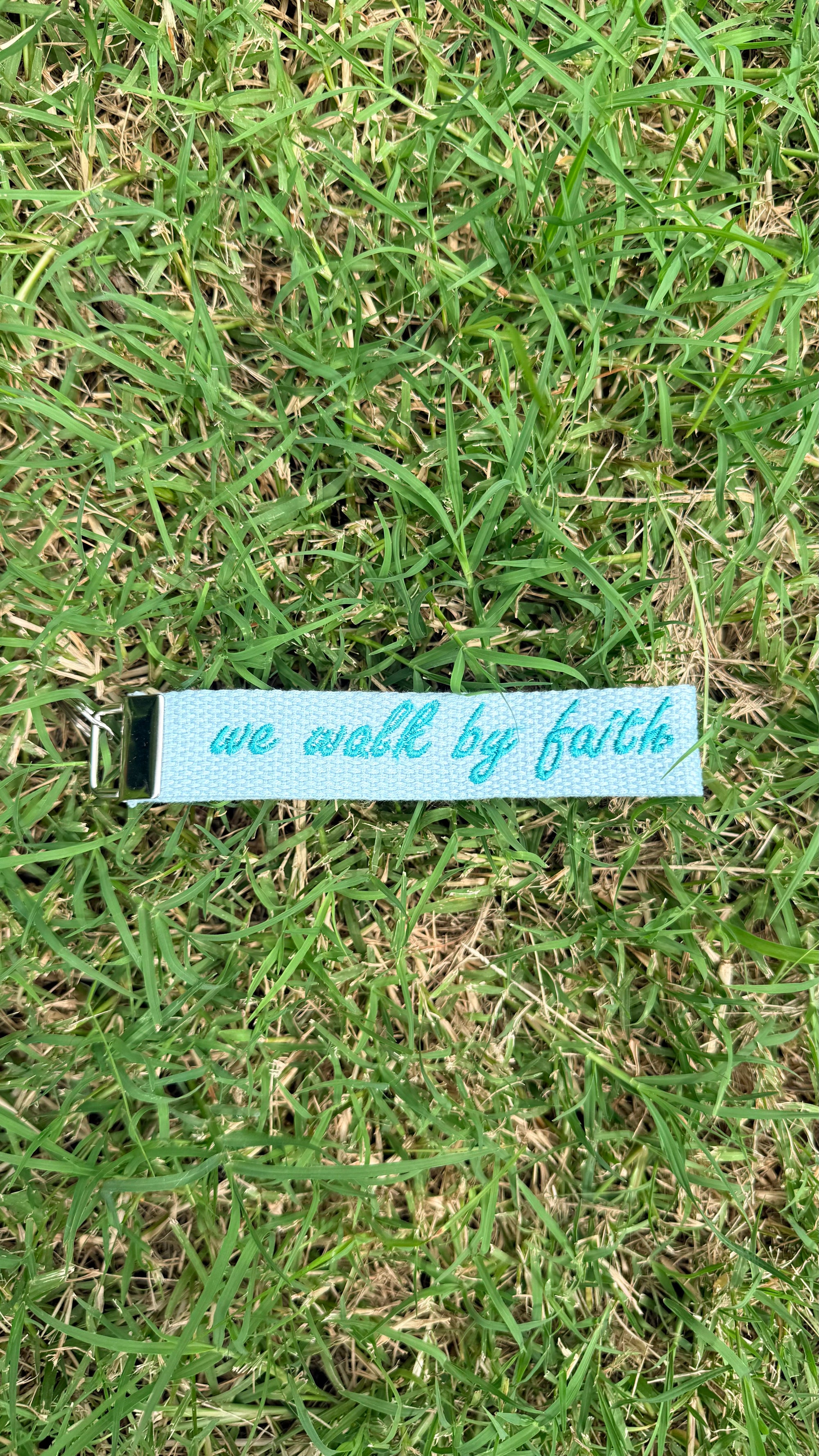 "we walk by faith" Keychain